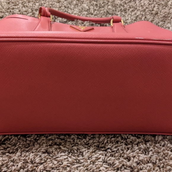 Prada Saffiano handbag - Picture 3 of 9